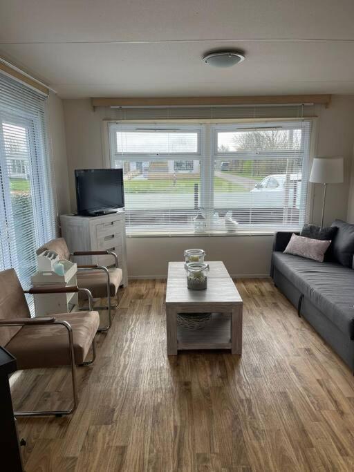 Chalet + Tiny House Nabij Strand Petten Exterior foto