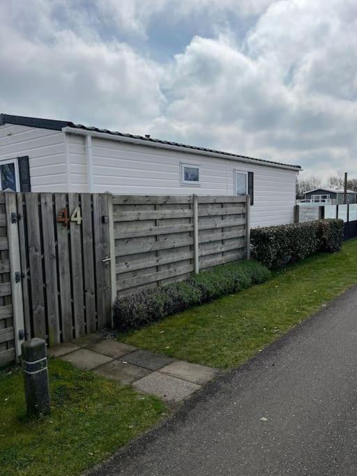 Chalet + Tiny House Nabij Strand Petten Exterior foto